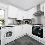 Stylish And Newly Renovated Flat In Hackney