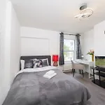 Stylish And Newly Renovated Flat In Hackney