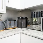 Stylish And Newly Renovated Flat In Hackney