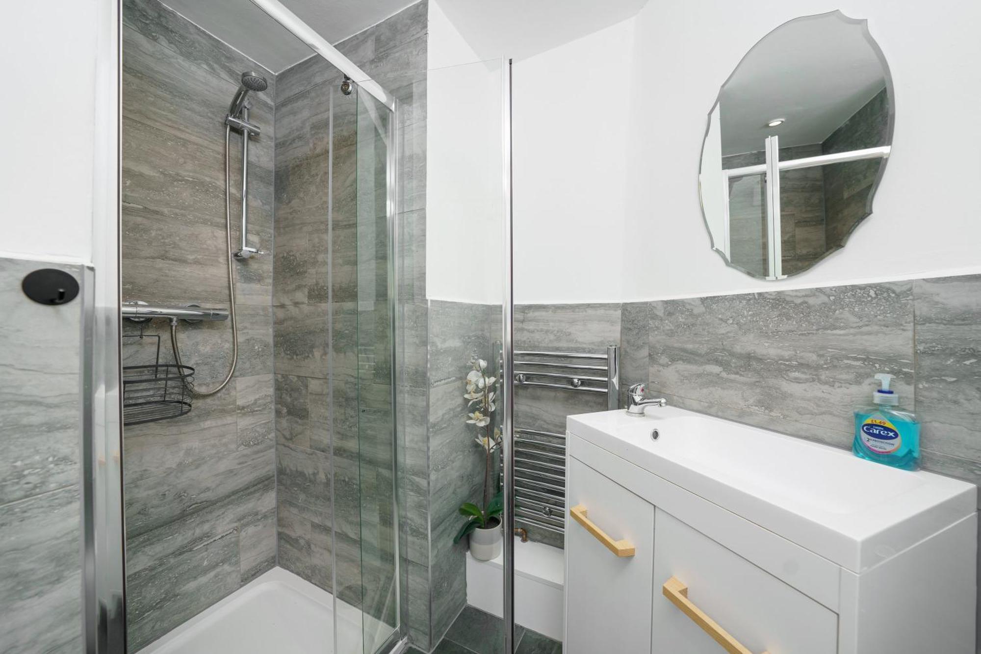 Stylish And Newly Renovated Flat In Hackney Londra